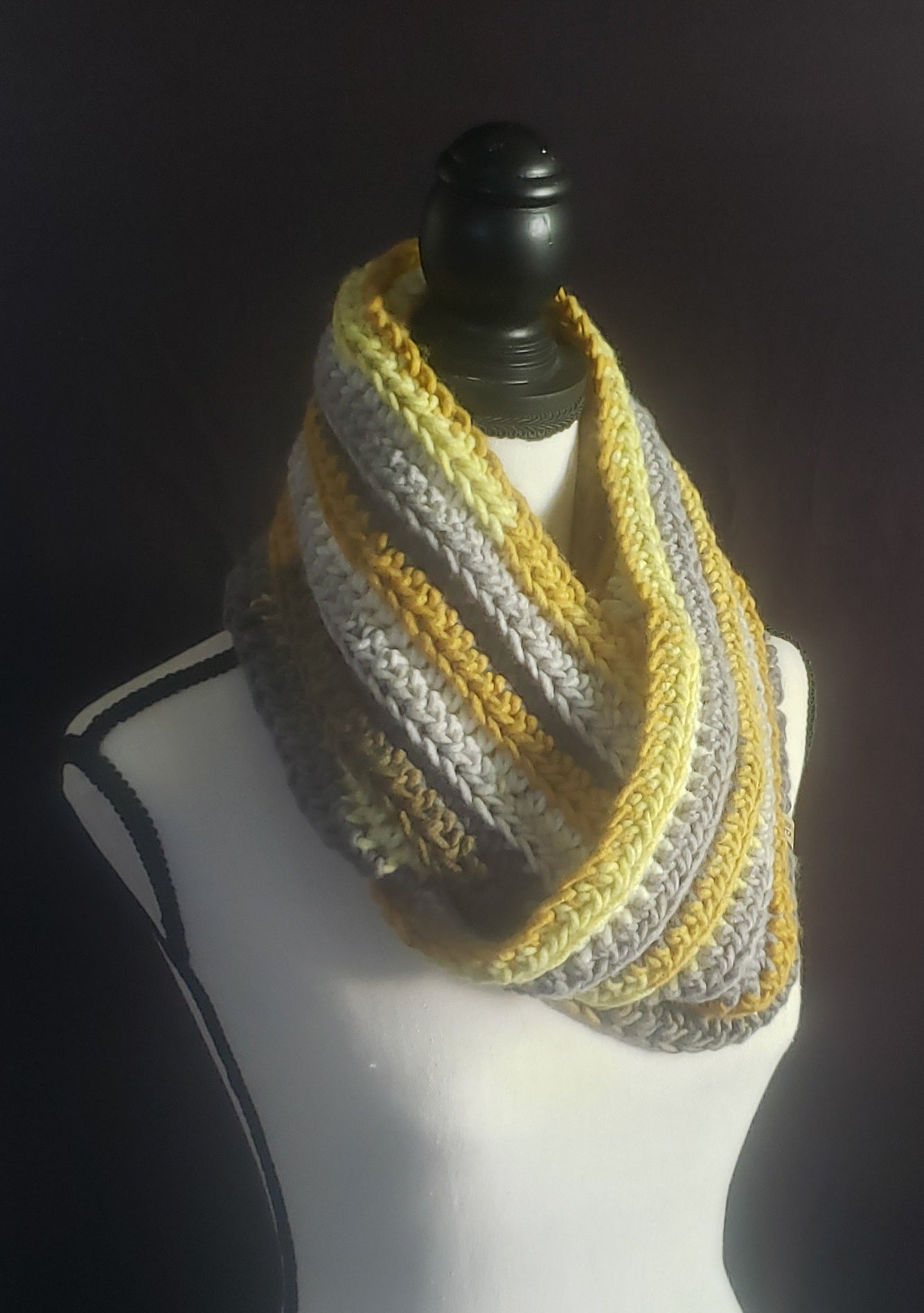 Chunky Neutral Infinity Scarf